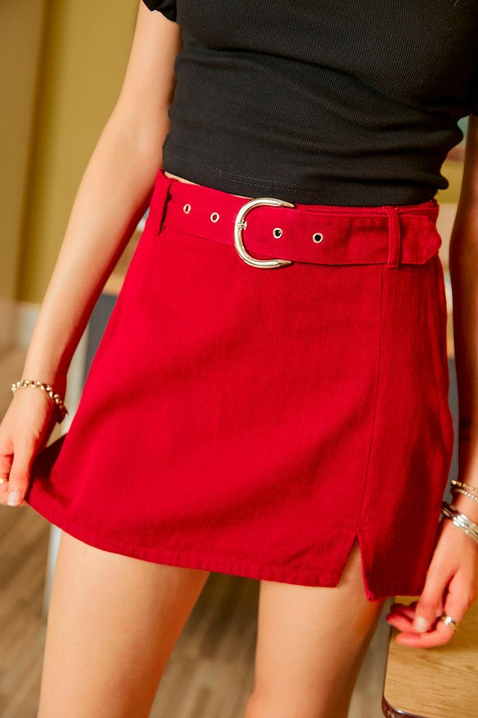 BUCKLE BEAUTY SKIRT IN RED