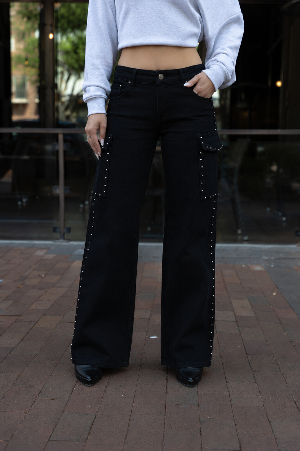 GET IN LINE STUDDED CARGO JEANS